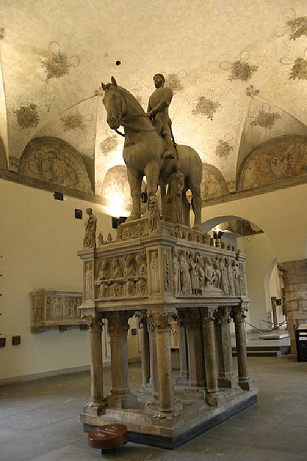 Monument funéraire de Barnabé Visconti et de Béatrice Reine - par Bonino da Campione - Castello Sforzesco